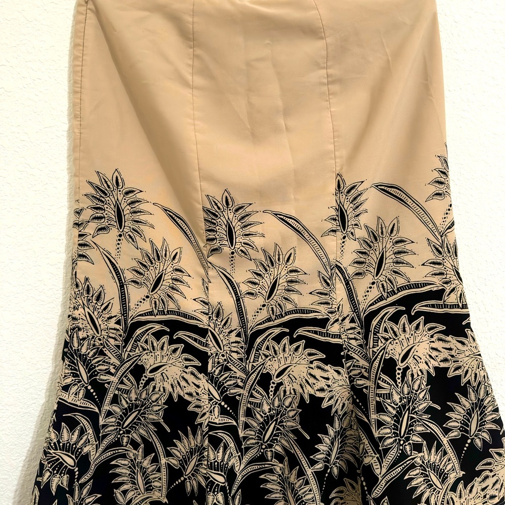Pretty midi-skirt. Size 4.